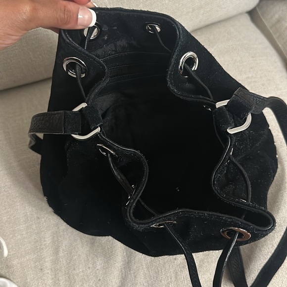 Suede black Michael Kors bucket Crossbody - Picture 3 of 4